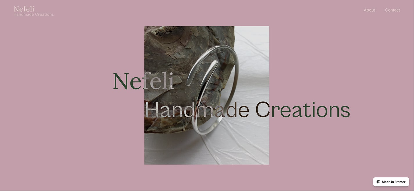 Μίνιμαλ σχεδιασμός της ιστοσελίδας Nefeli Handmade Creations, με καθαρές γραμμές και έμφαση στις φωτογραφίες των χειροποίητων κοσμημάτων.