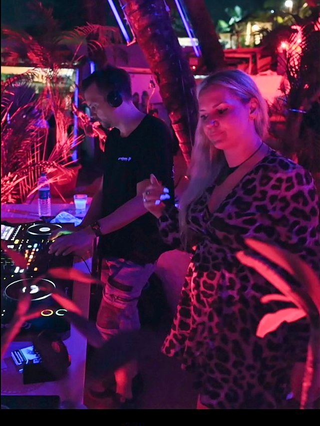 Performance, red lights
