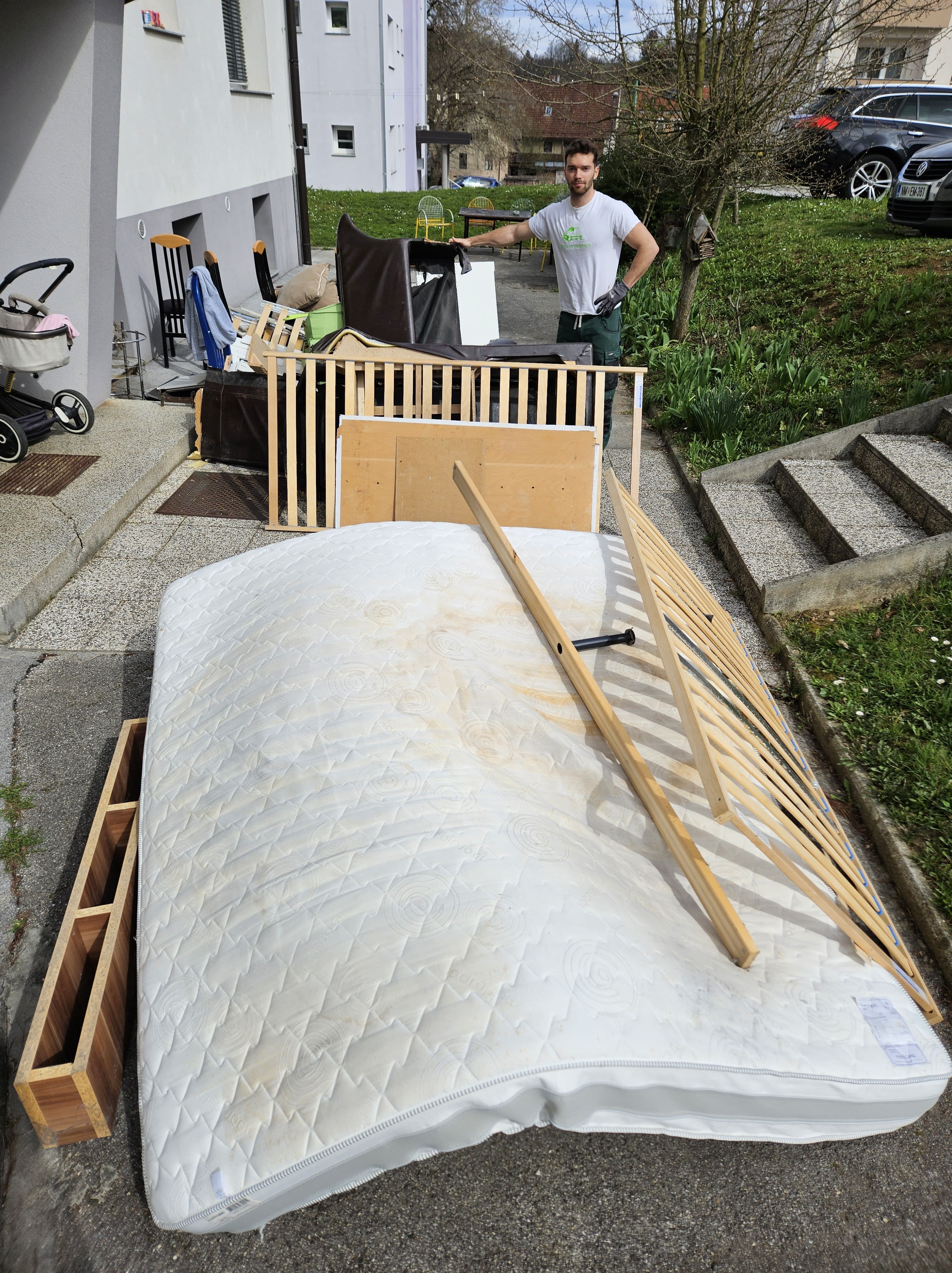 Praznjenje prostorov, počistimo, odpeljemo in recikliramo vaše stare predmete - Selitve Ekspres