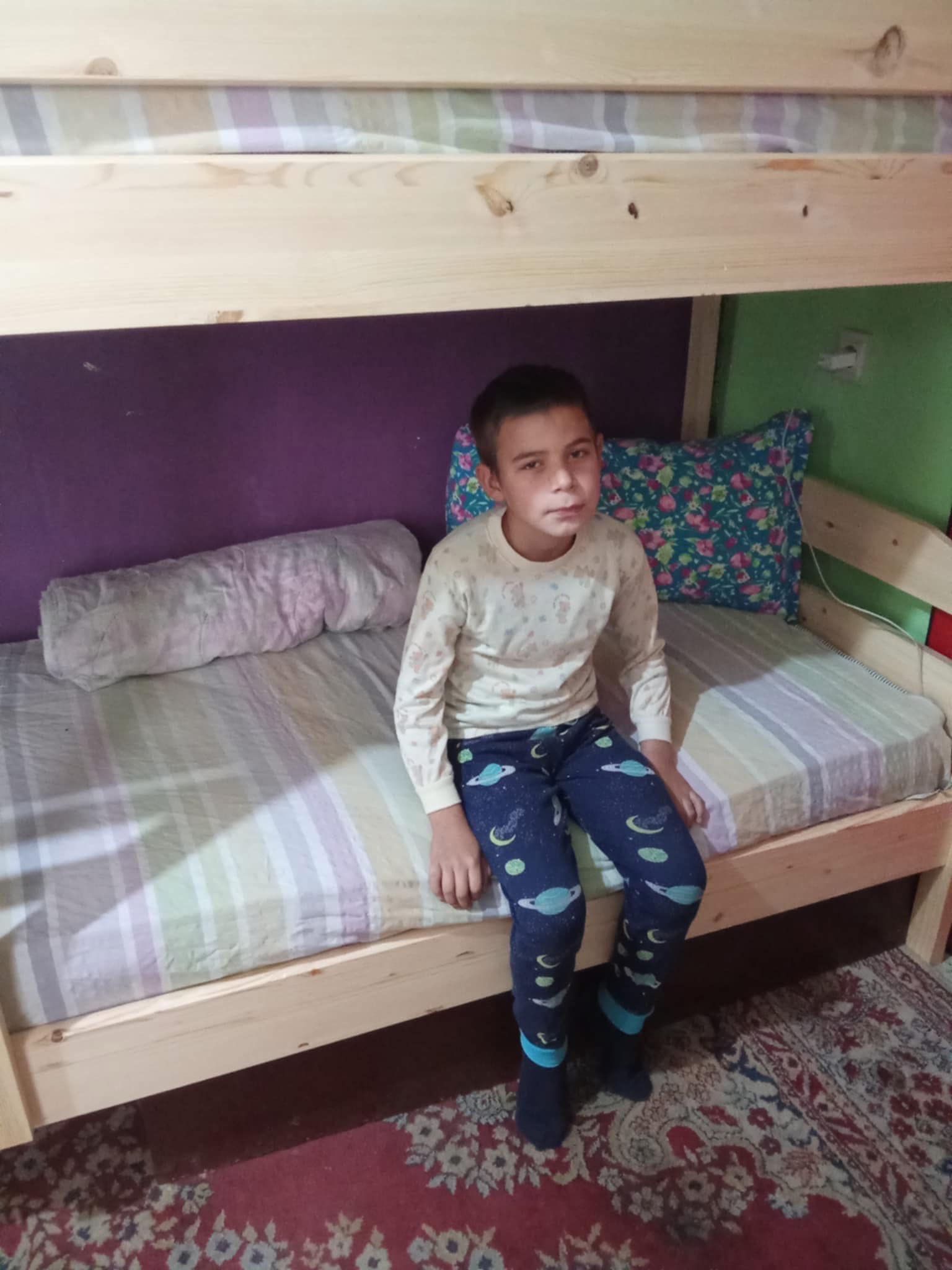 Подкрепа за 6-членно семейство от град Мездра