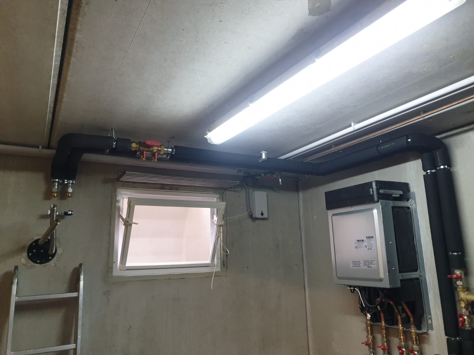 Technikraum Leitung Fenster