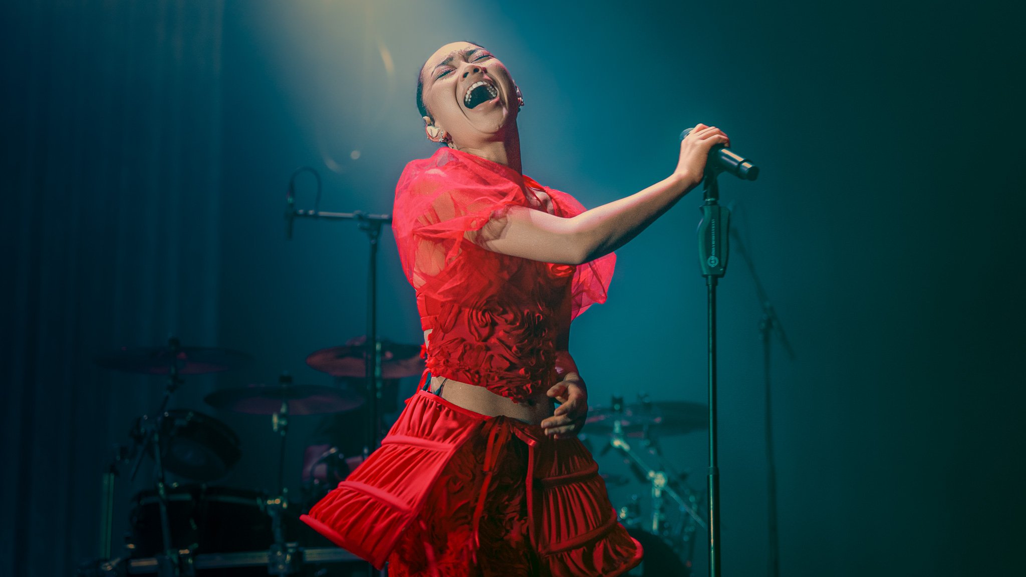 Griff Performs In Chicago at The Vic