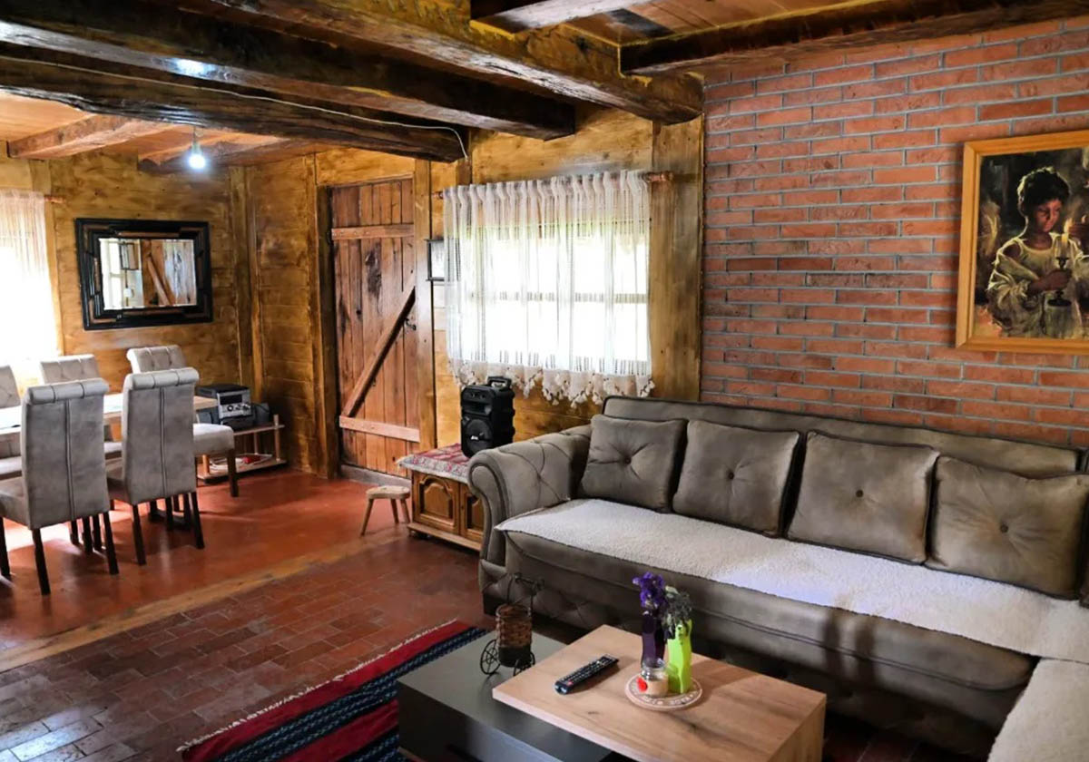 Slika sobe Rustic House Radovic u Knicu.