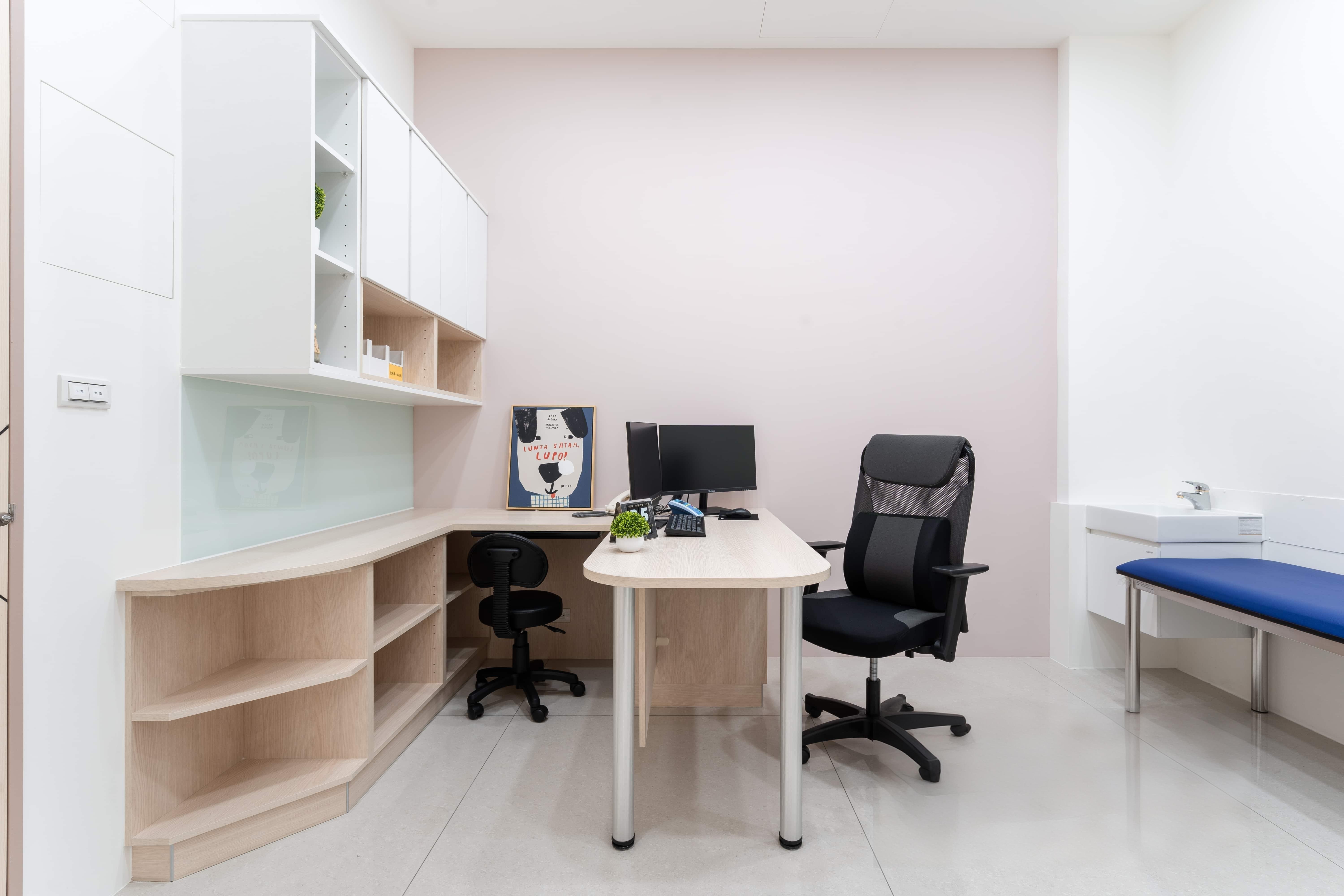 香港醫療訂造櫃革命：專業儲物提升效率 30%Custom cabinets medical centers Hong Kong: organized storage for professional efficiency