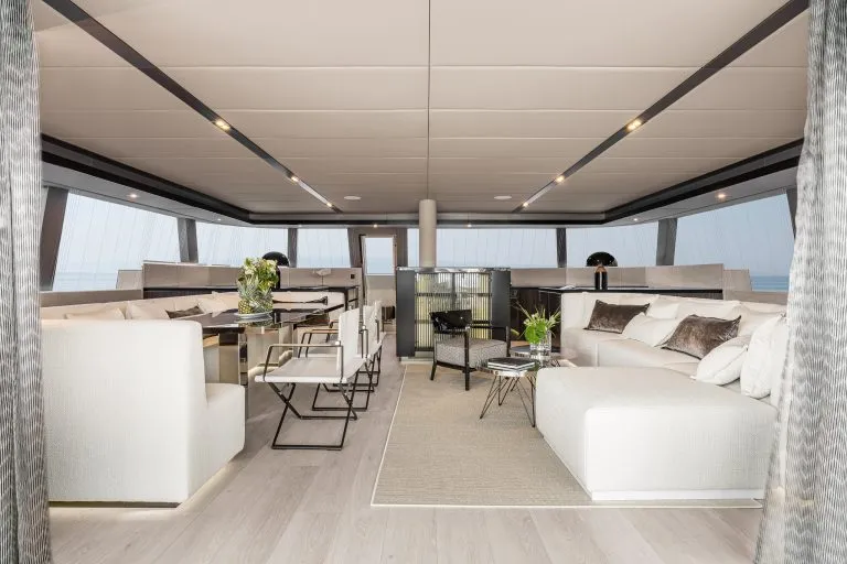 Interior del Sunreef 70