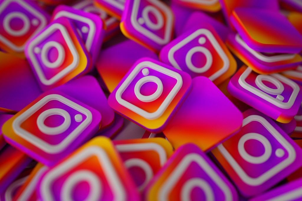 A guide on utilizing Instagram's new 'follow' feature effectively for enhanced user engagement and content discovery.