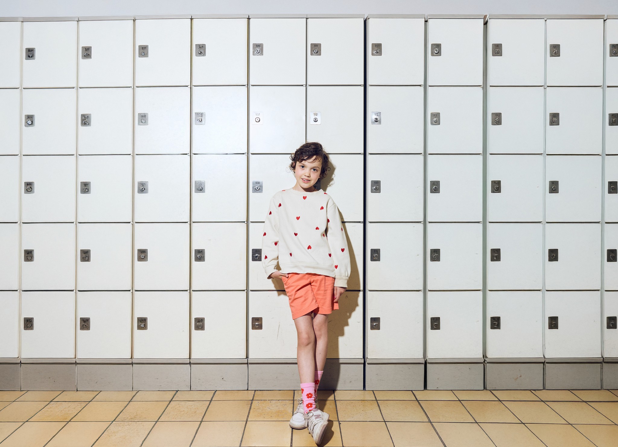 Meisje in korte broek
