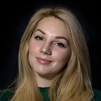 Julia, UX/UI Designer & Illustrator