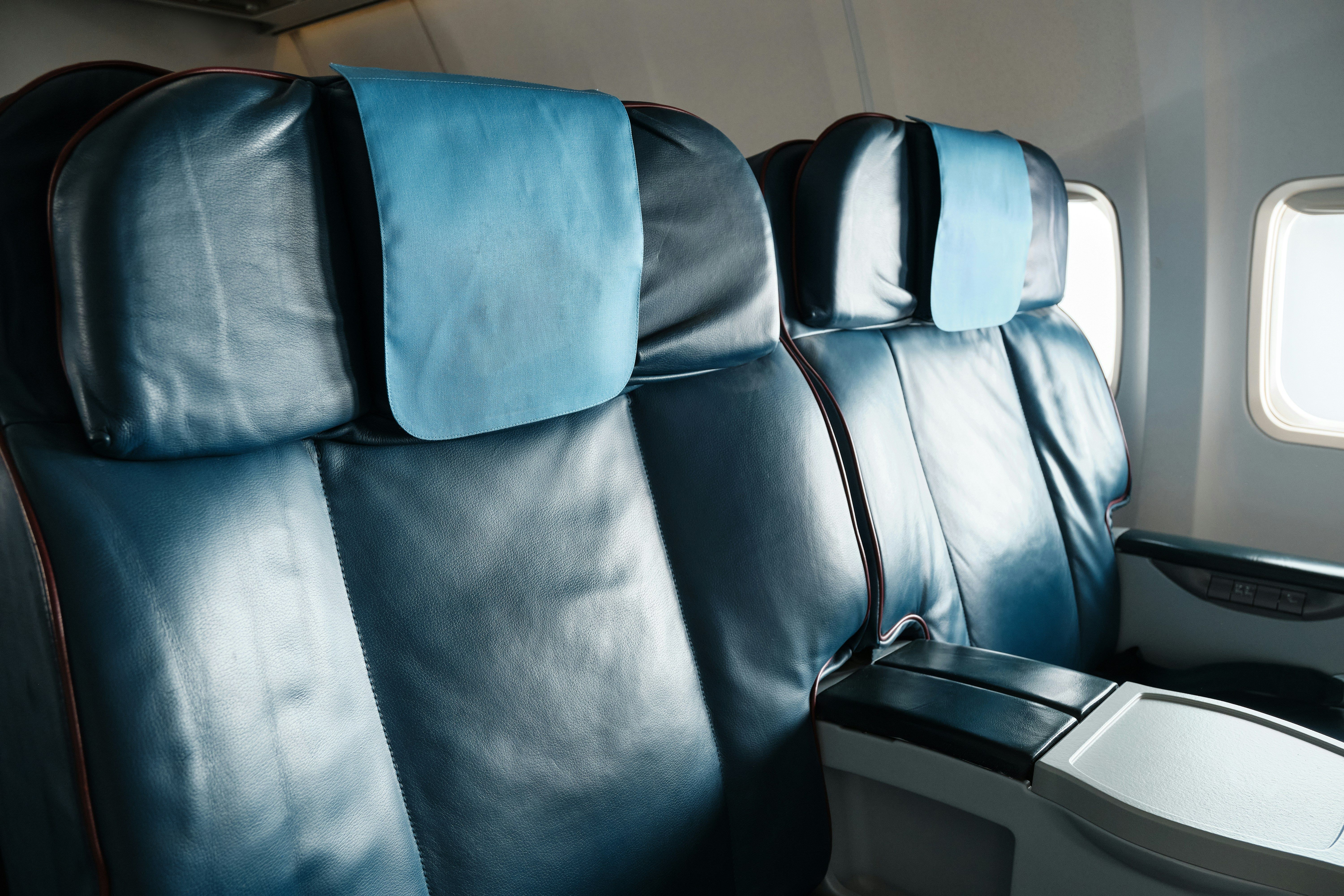 2-empty-airplane-seats.jpg