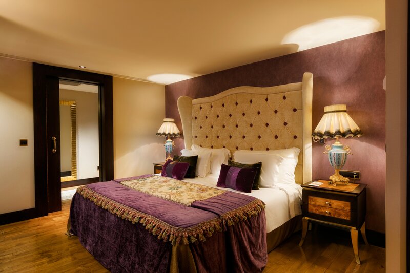 Upper-floor sleeping area with double bed and a calm, restful atmosphere.