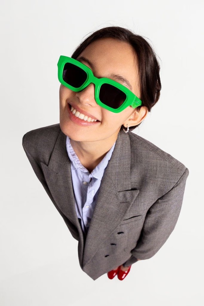 speaker with a half white half green background