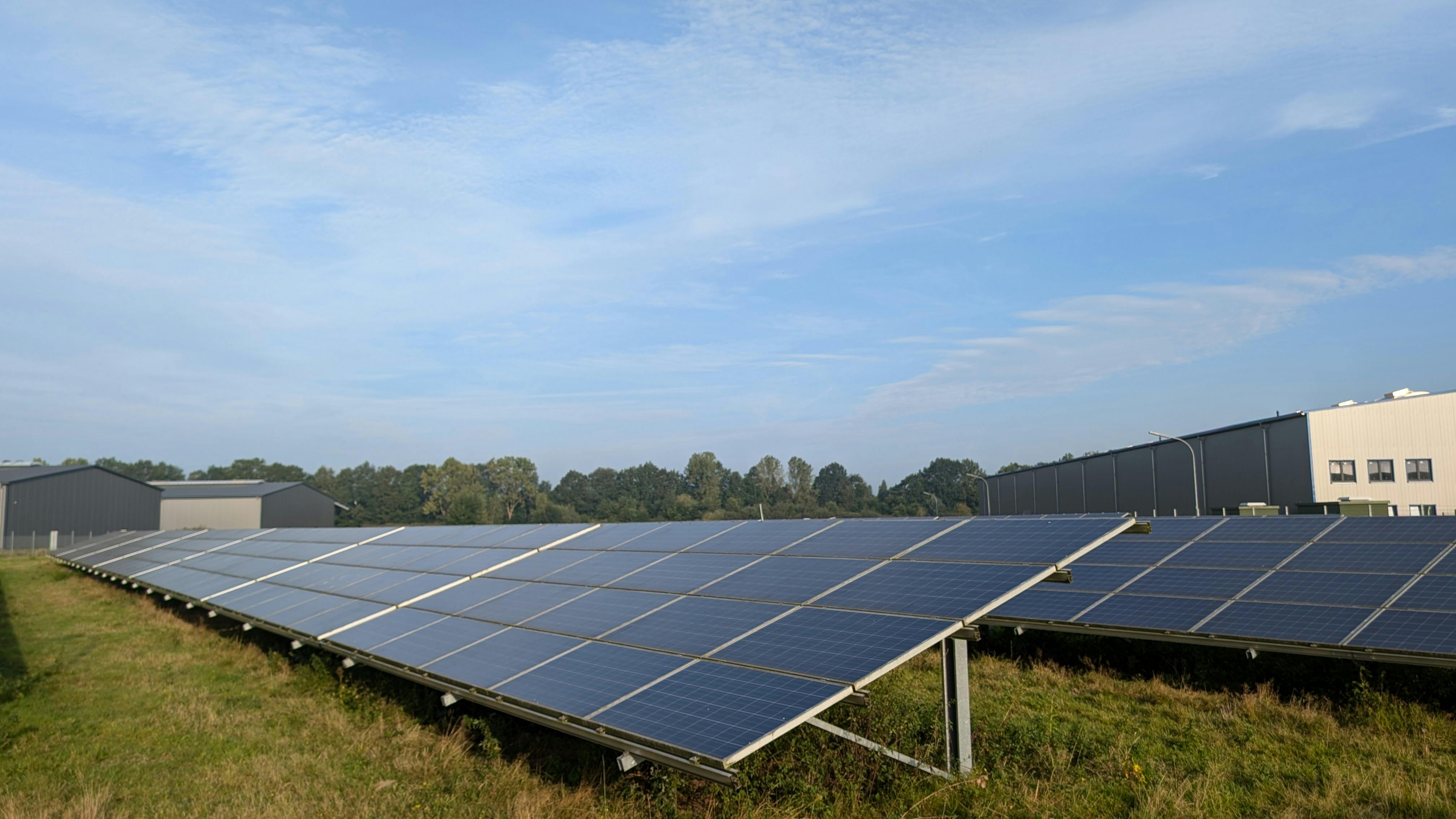 Freichflächen Photovoltaikmodule Richtung Süden aufgerichtet
