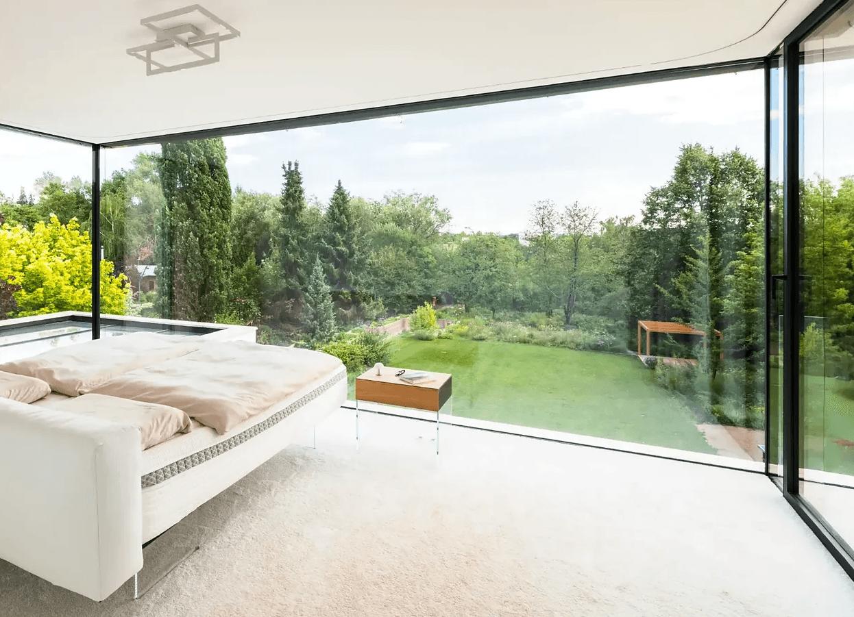 Frameless windows: when 100% of the visible area is glass
