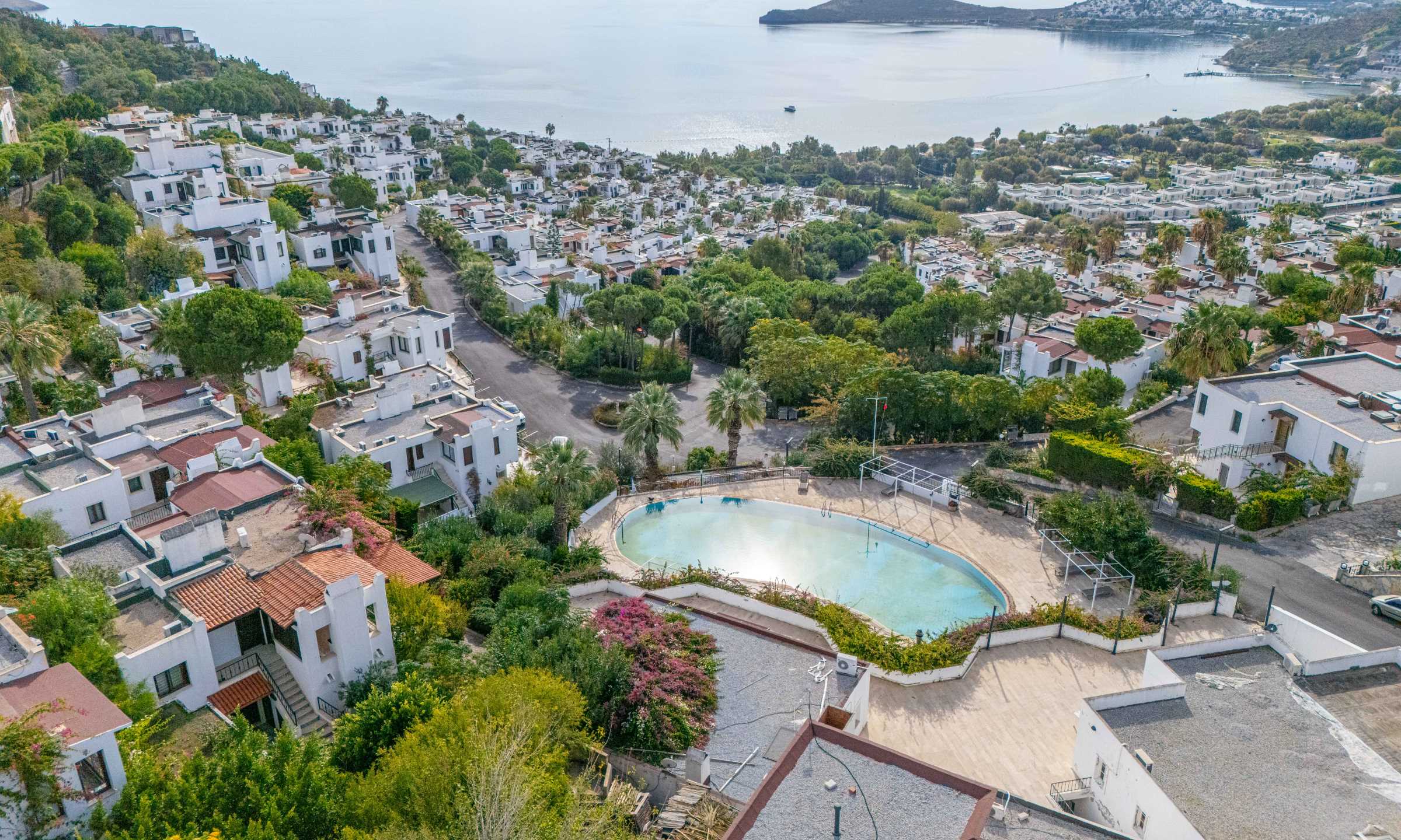 Deniz Ve Havuz