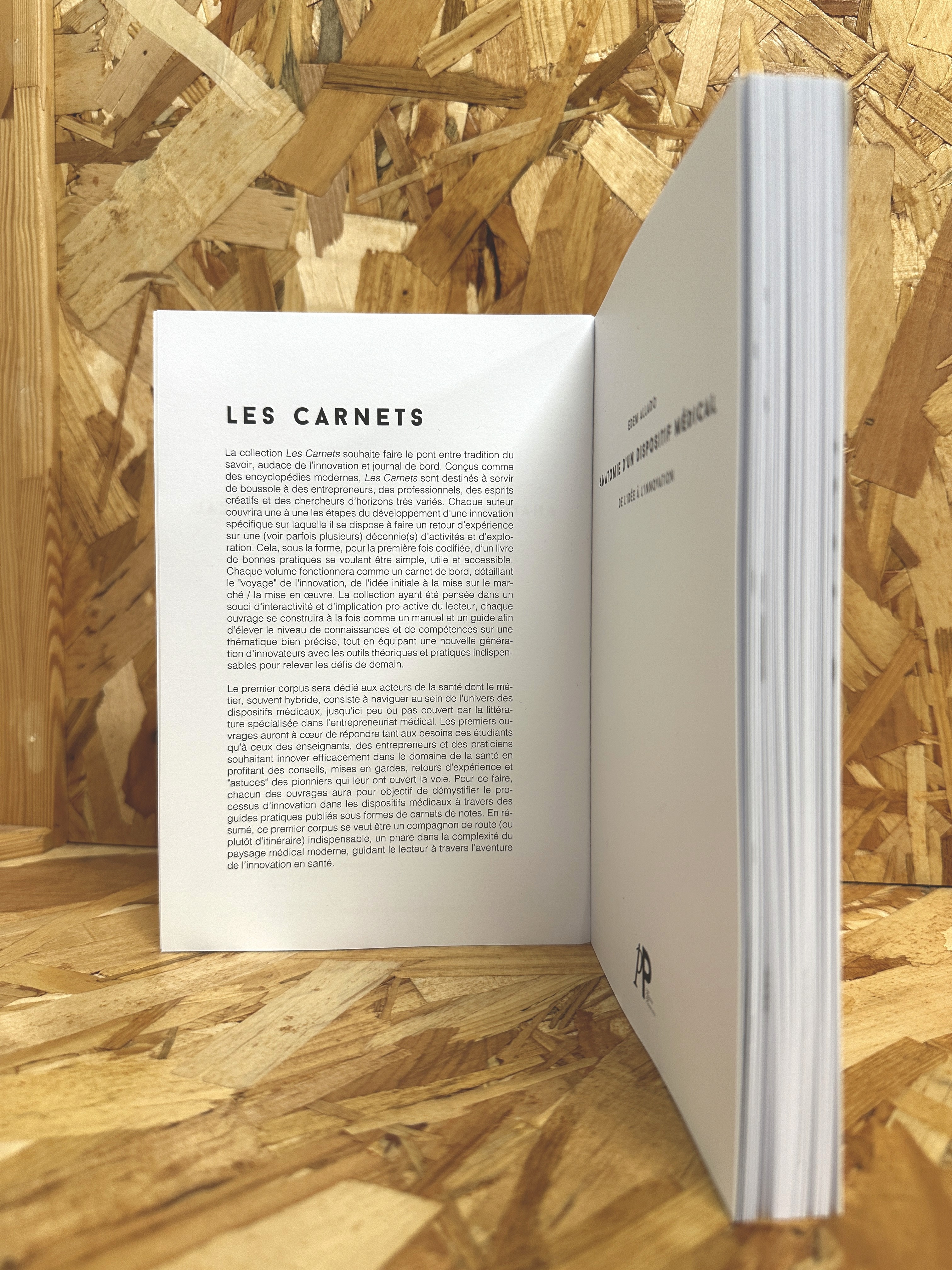 Livre ouvert avec le titre "Les Carnets" en haut de la page.