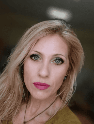 closeup with a blond woman