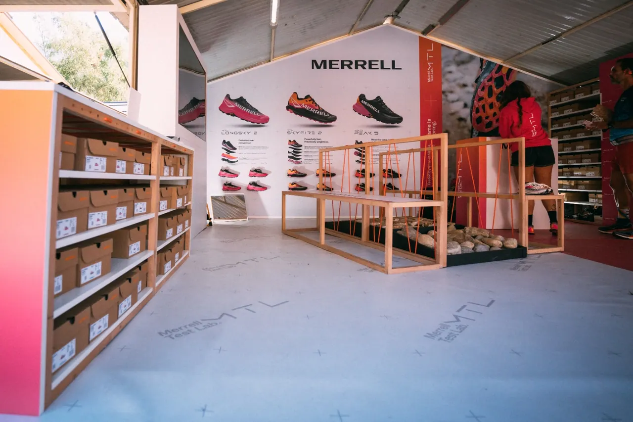 Booth MERRELL