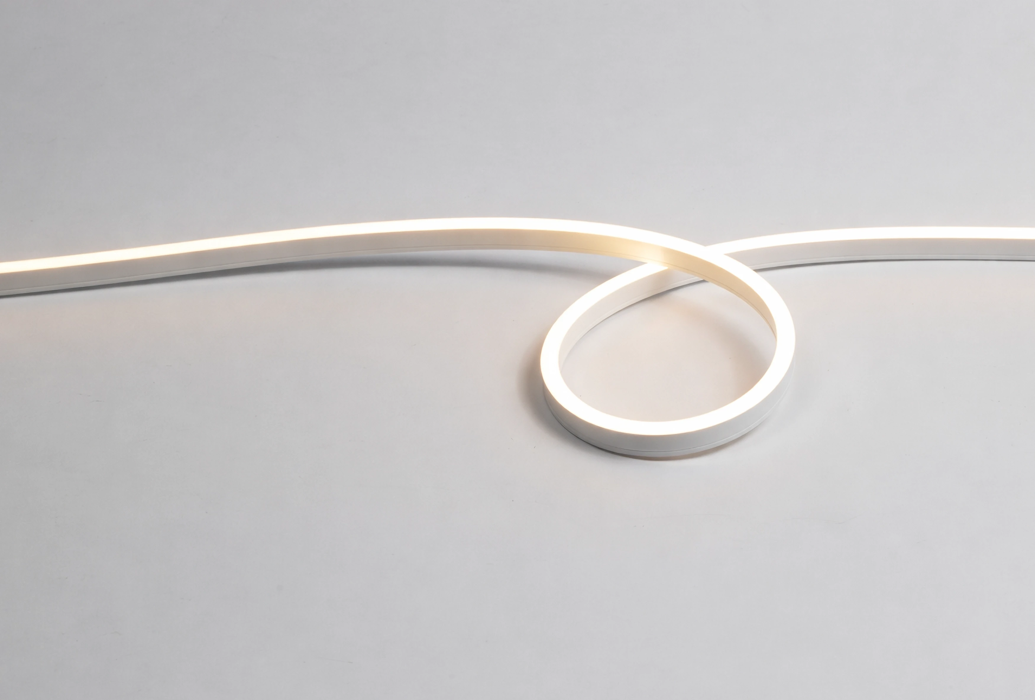 Taśma LED COB 8 mm 24 V emitująca jednolitą linię światła