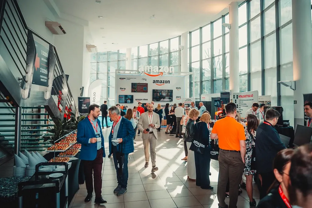 Amazon Polska event stand at the Lean TWI Summit in Wroclaw, conference attendees at the build