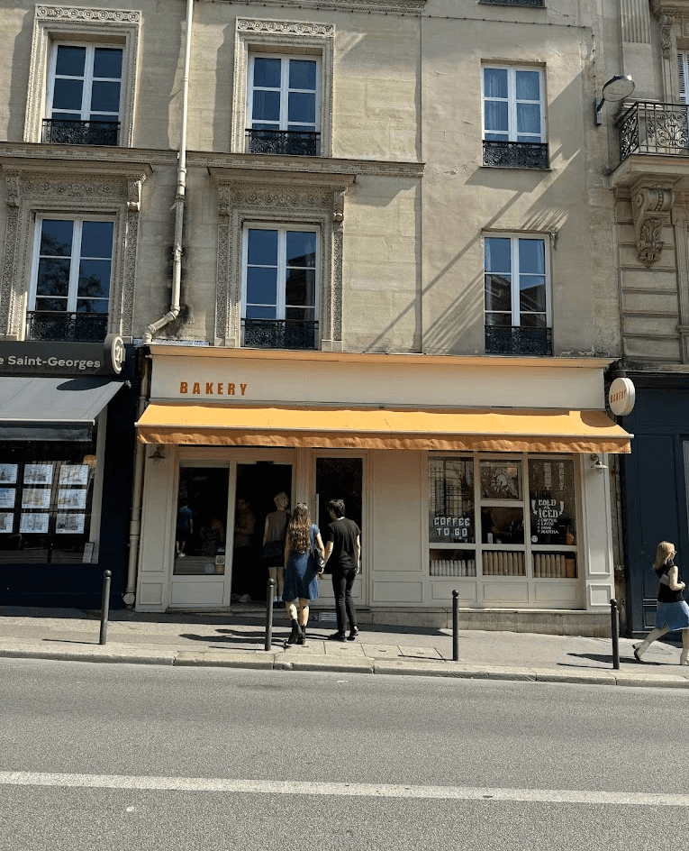 Exterior of Ronnie in Paris.