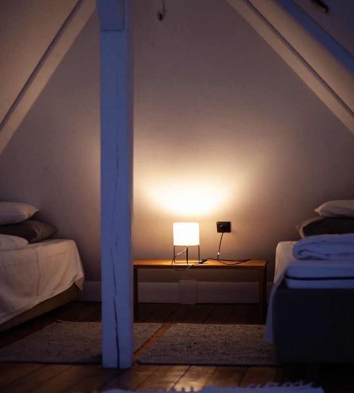 Dwa łóżka pojedyńcze w apartamencie Villa Stara Apteka w Srebrnej Górze