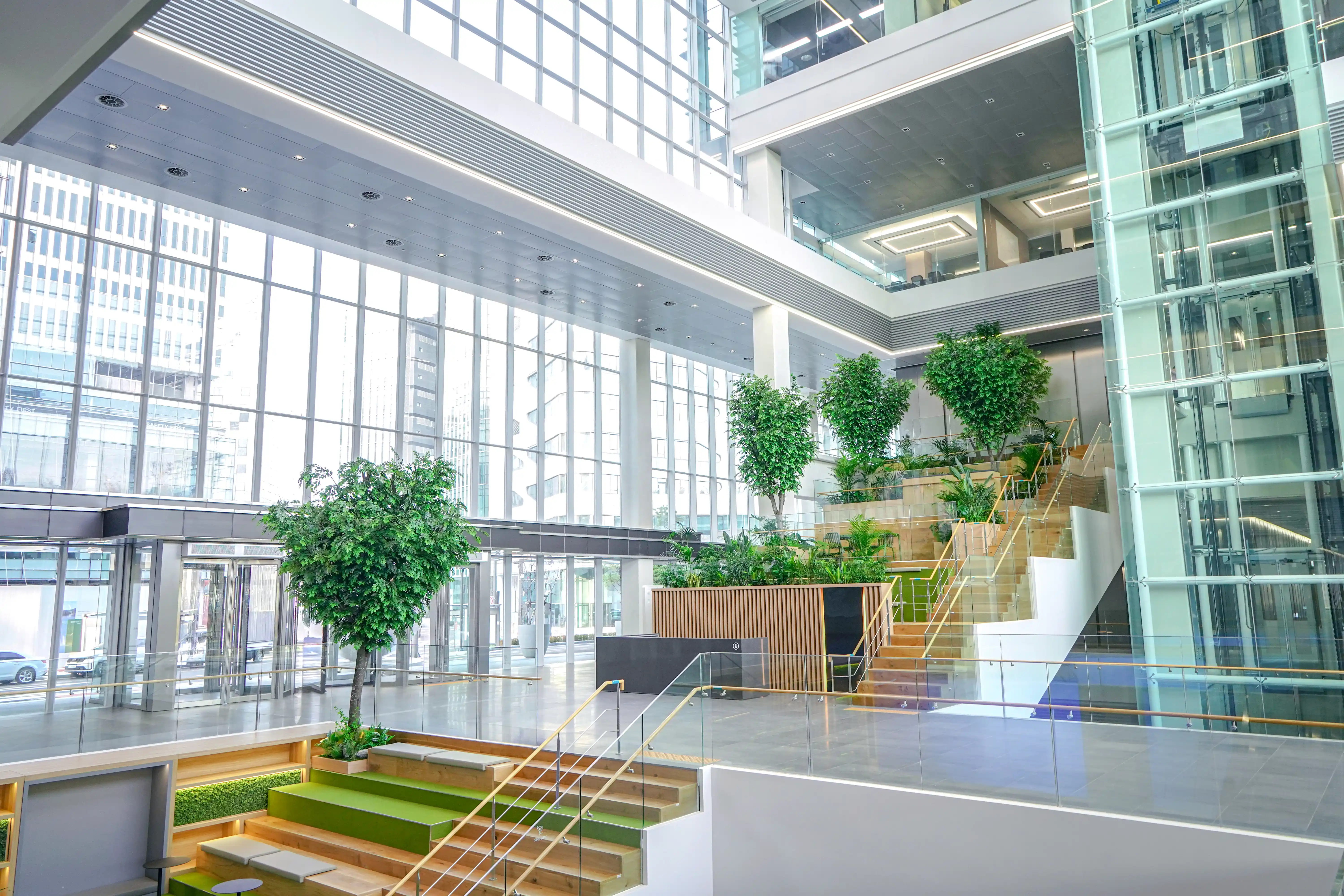 대형수목과 관엽식물이 어우러지는 조경디자인