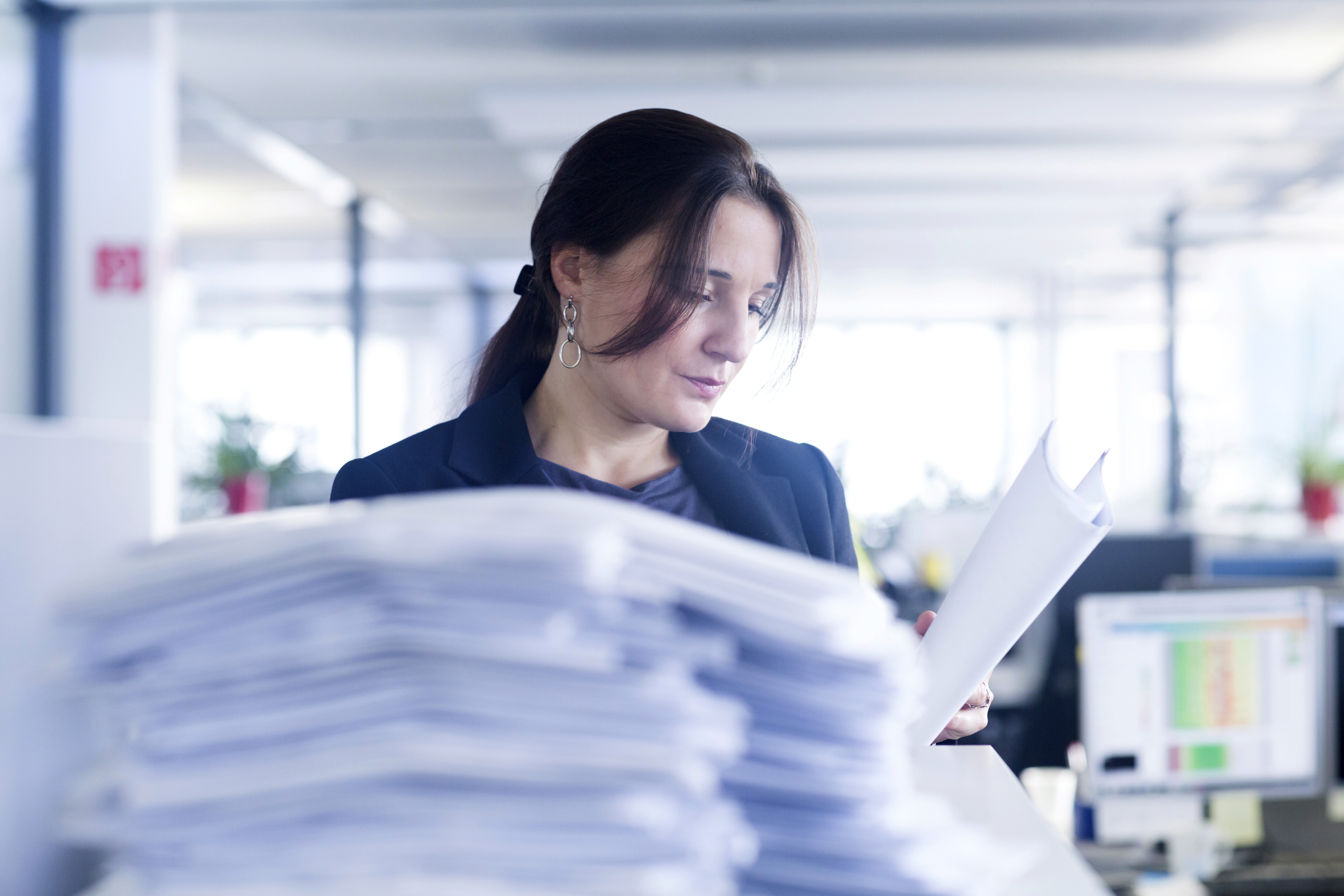 Maritime finance controller reconciling invoices manually