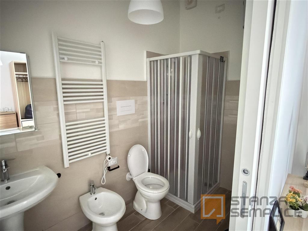 15 sqm room in Via Tirino, Pescara
