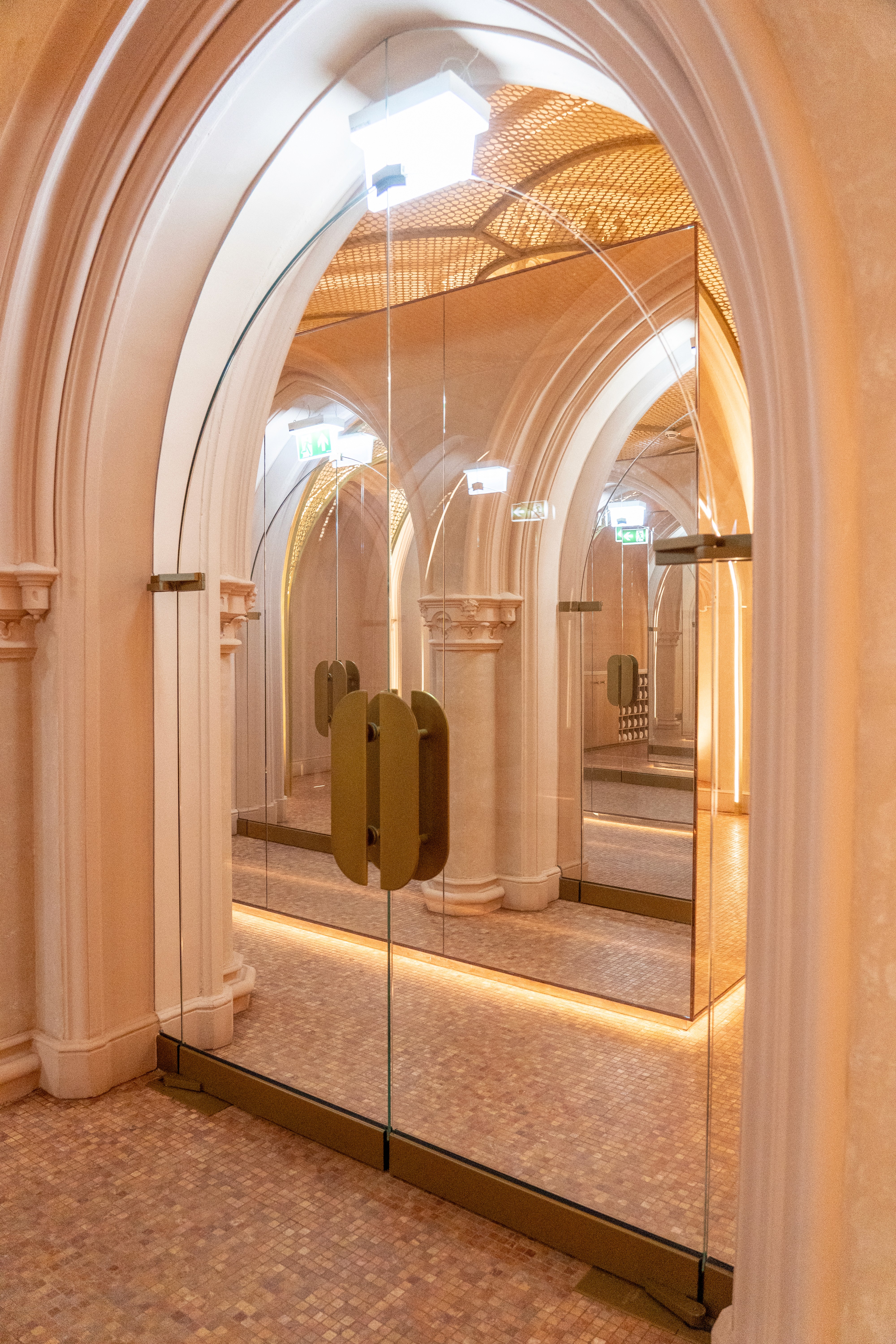 w budapest hotel_massage room
