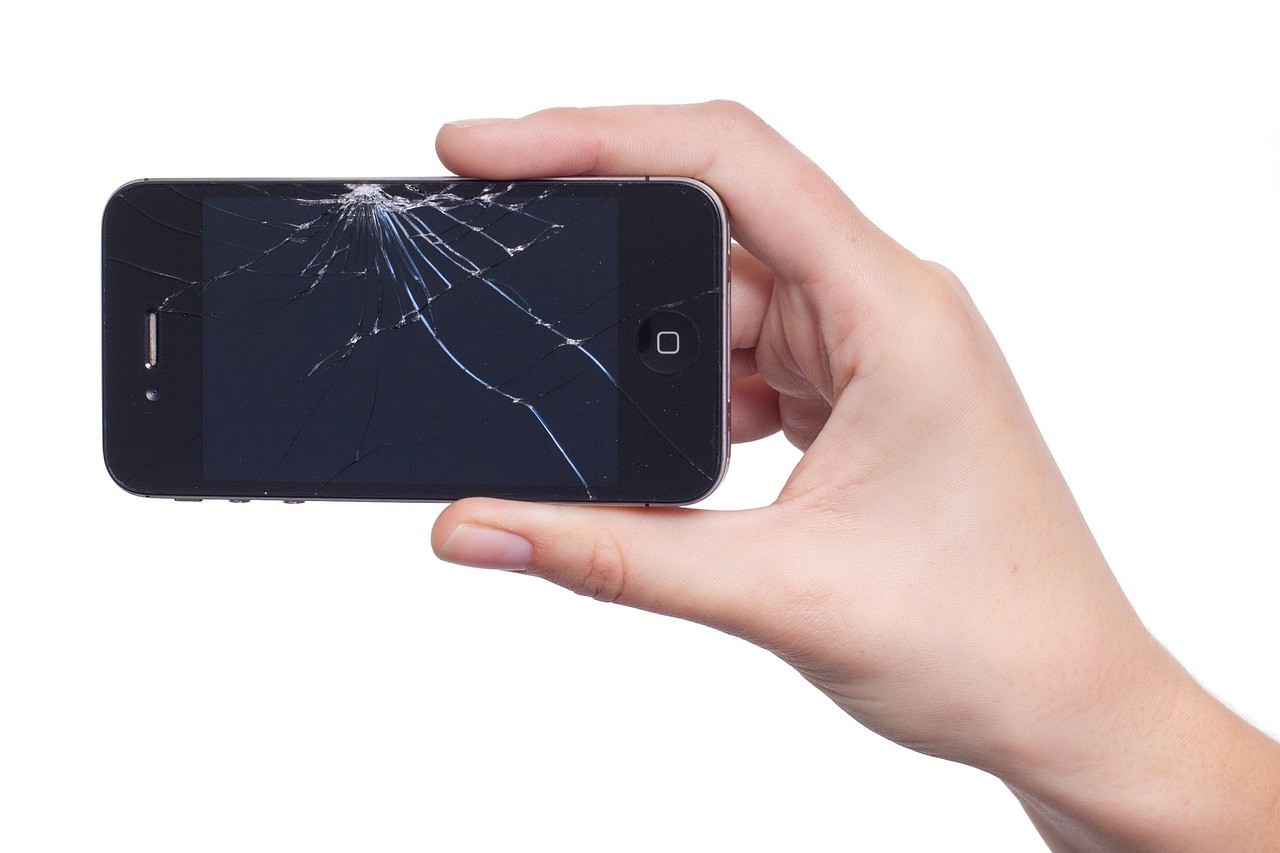 apple,-iphone,-display,-damage,-broken,-screen,-touch-screen,-mobile,-iphone,-da - philippzurawski (pixabay)