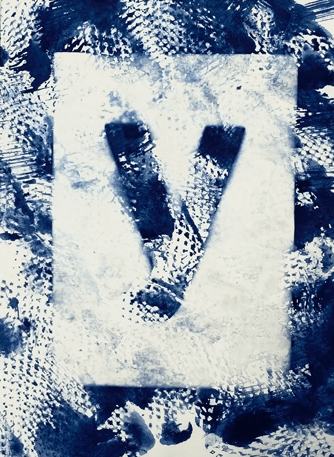 Serie von analogen Blaudrucken auf Aquarellpapier, Designprojekt zur Untersuchung von Unschärfe und Kontrast in der Cyanotypie.