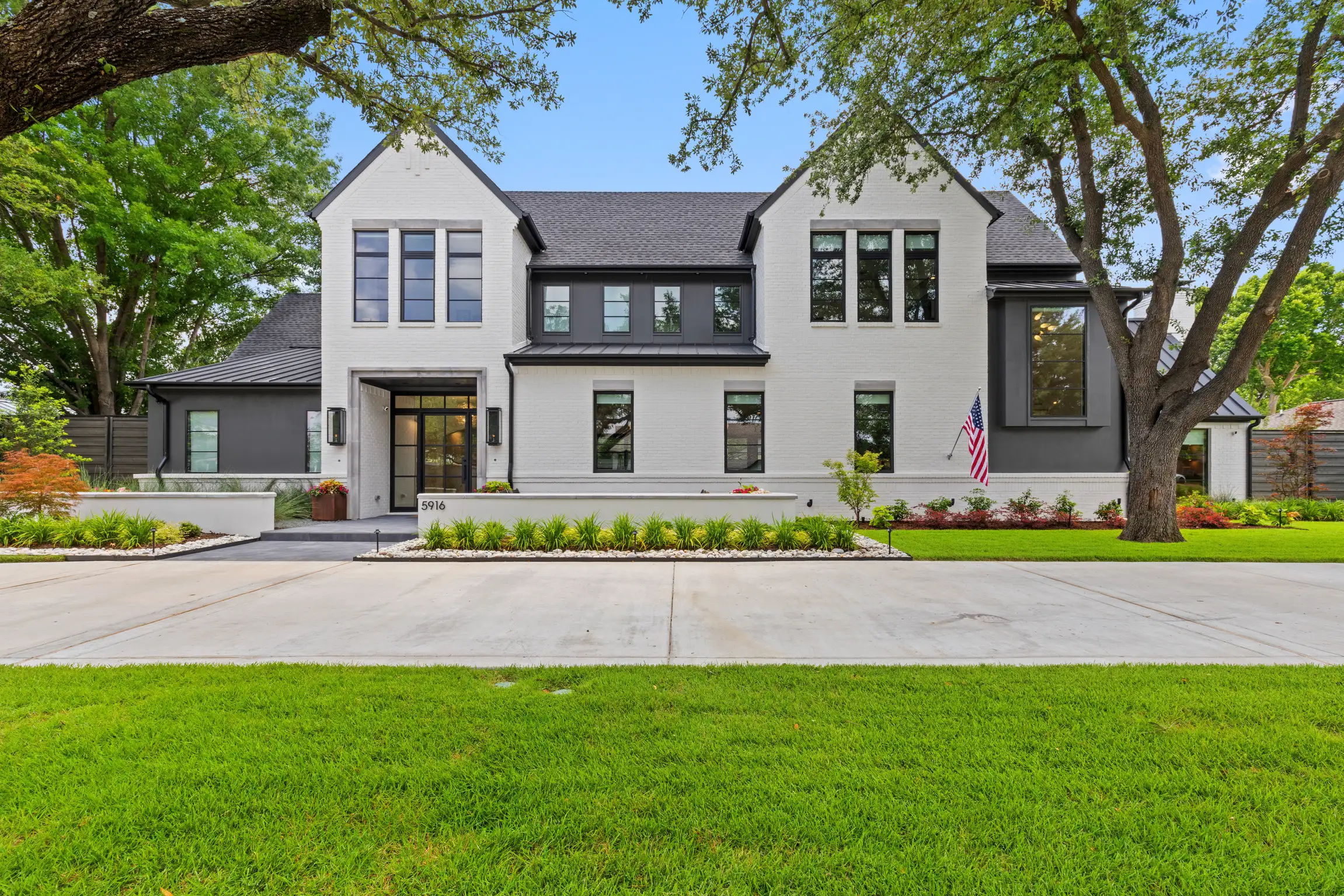 modern lake house construction