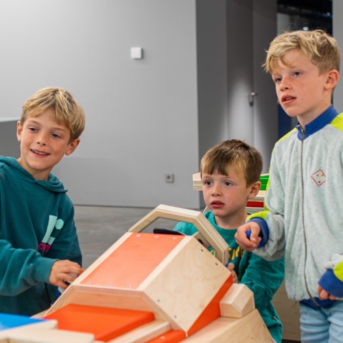 博物馆内的互动游戏设置。