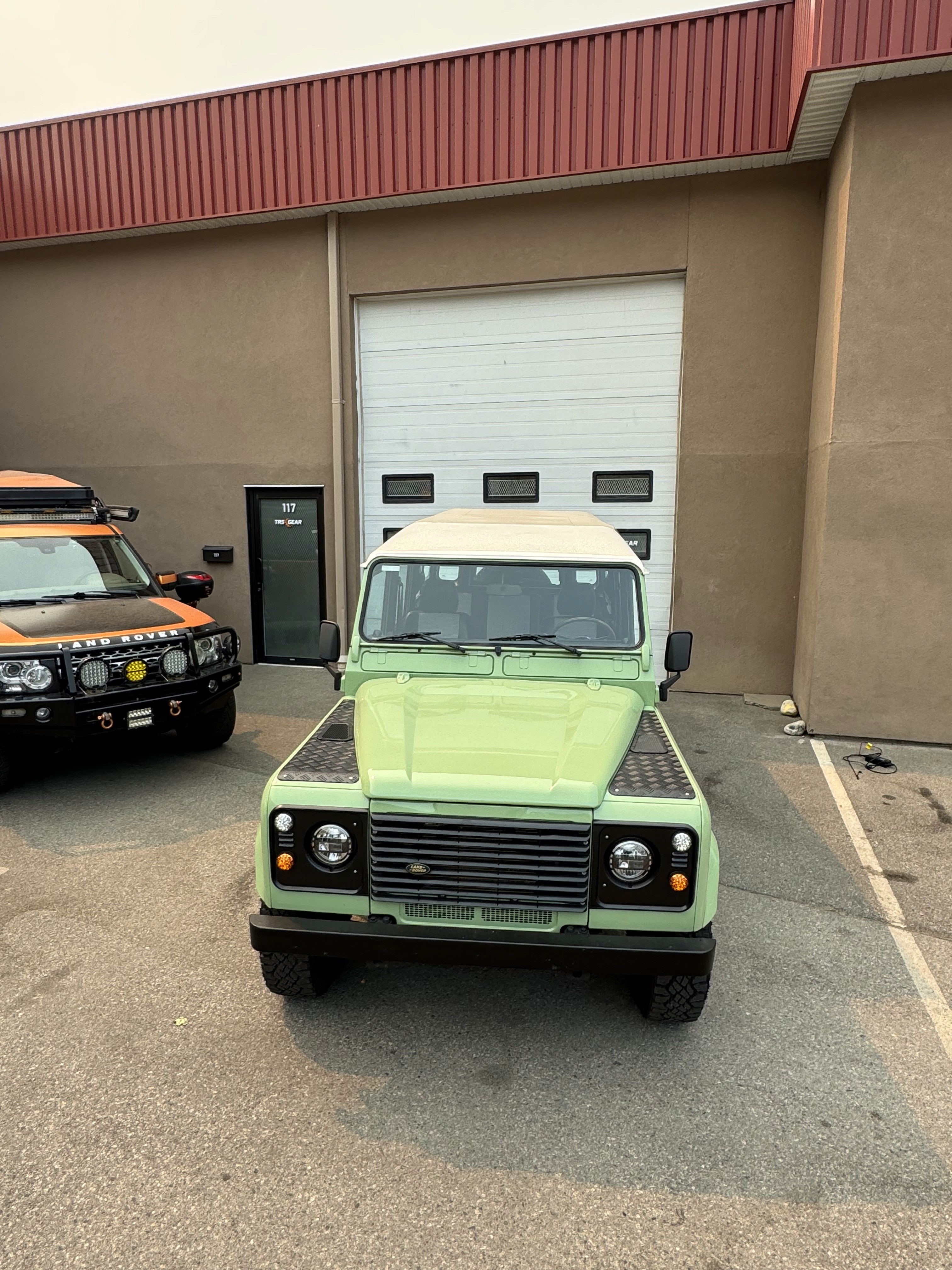 Land Rover Defender 110 2001 photo 1