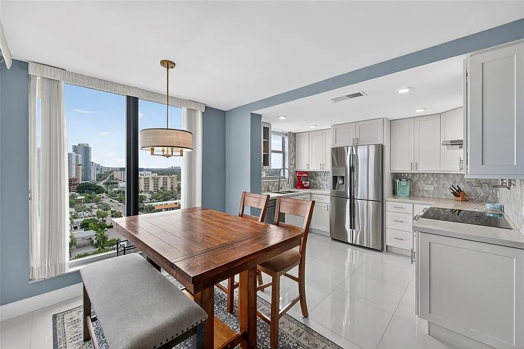 Luxury Oceanfront Condo - Dining / Kitchen