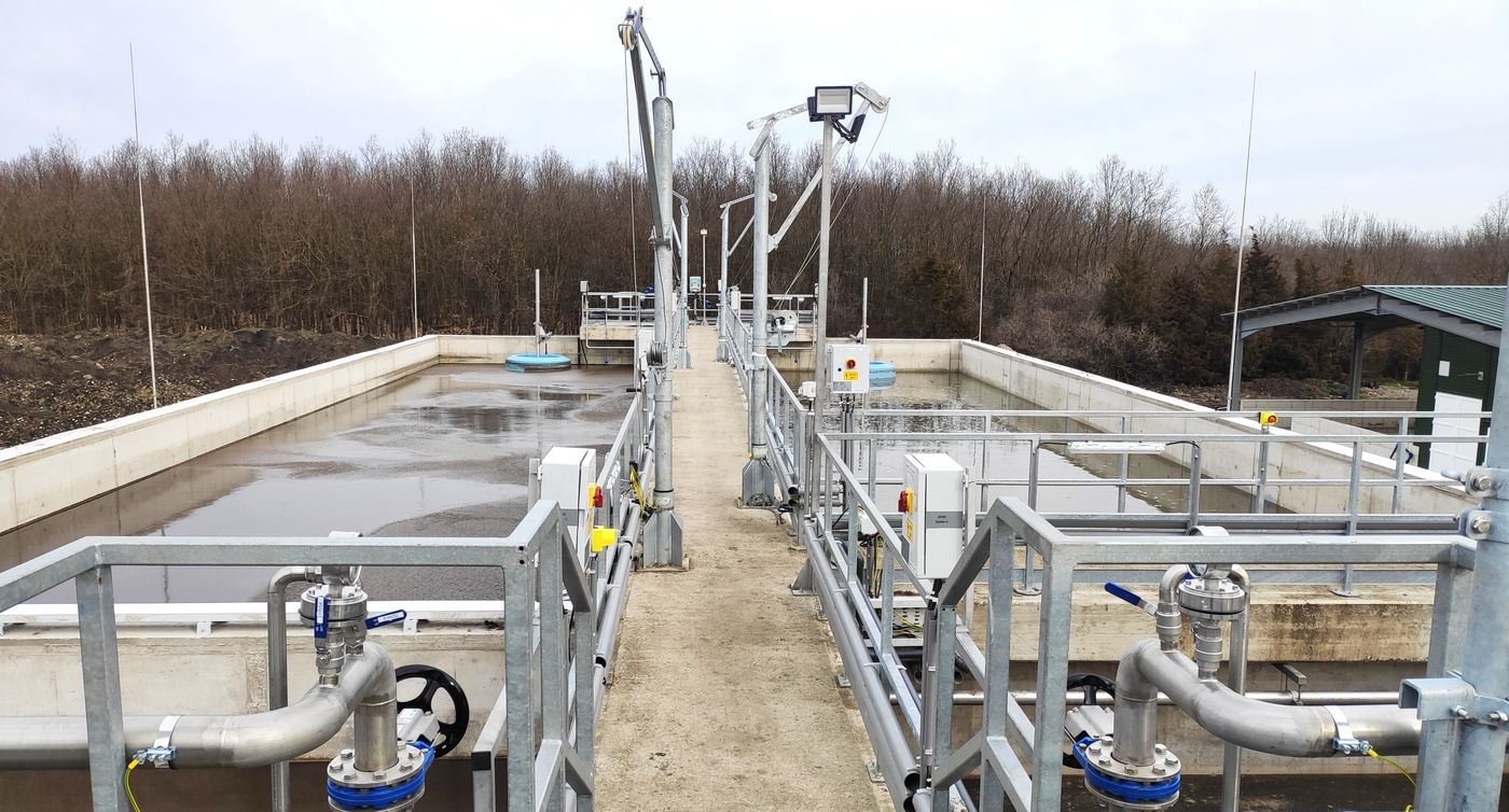 CYCLATOR SBR basins and walkways at the Dévaványa municipal wastewater treatment plant, Hungary