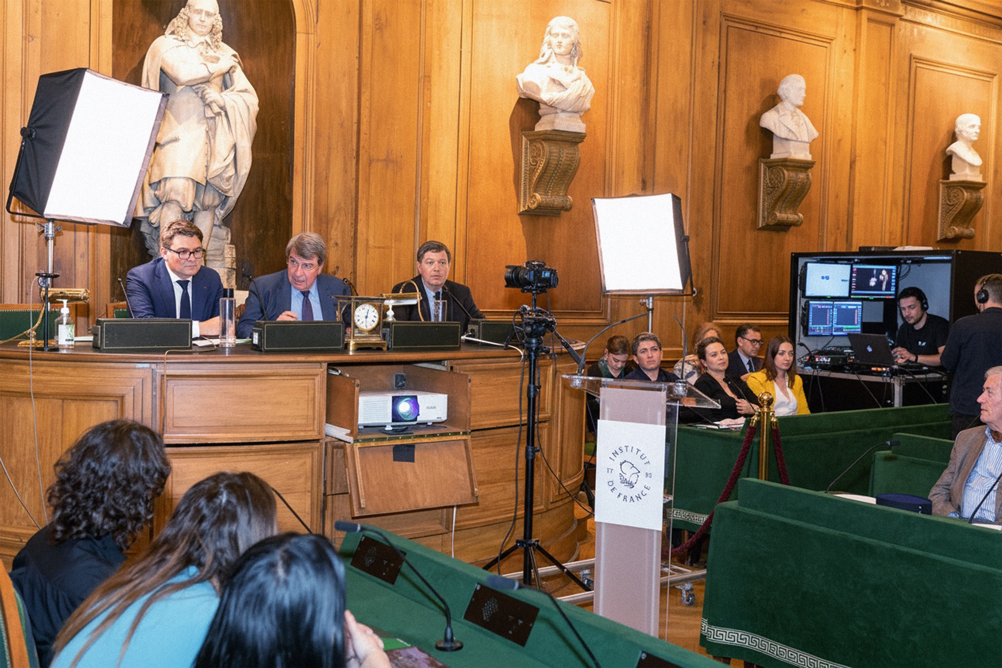 Capture du tournage à l'Institut de France 