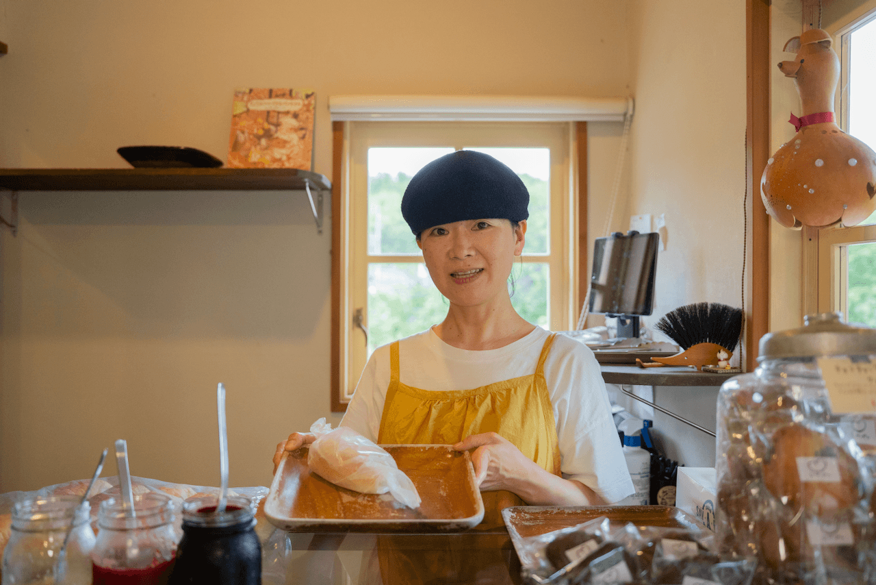 Emi serving a koppe pan at Small Bakery Emipan