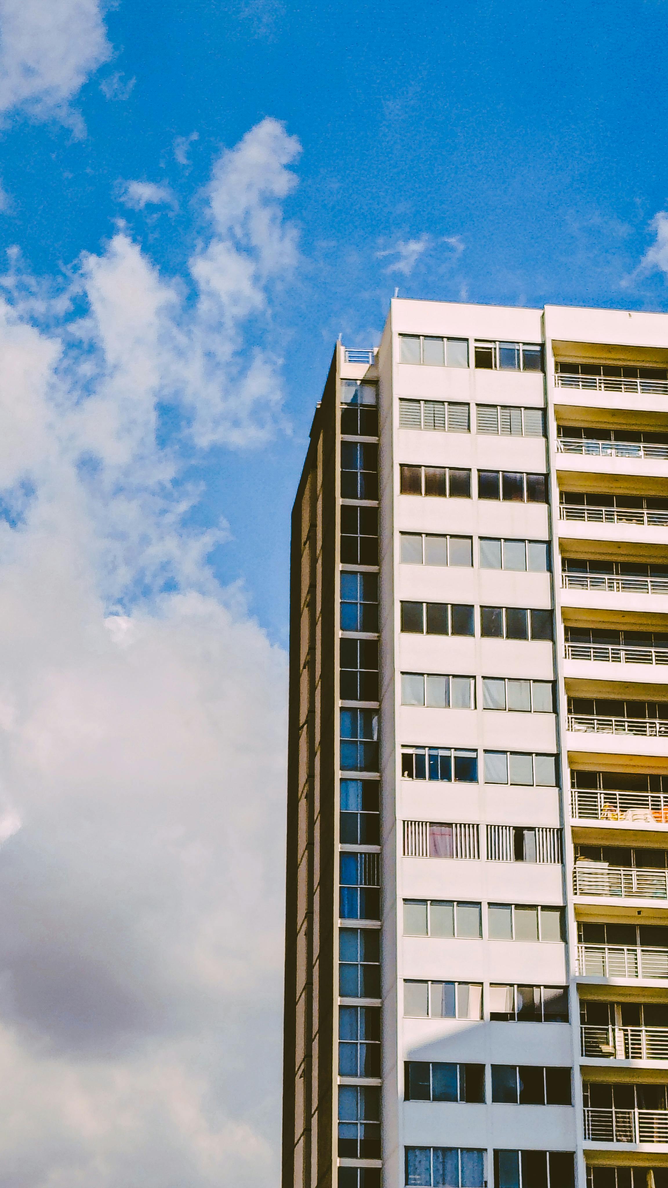 Appartementen van buitenaf.