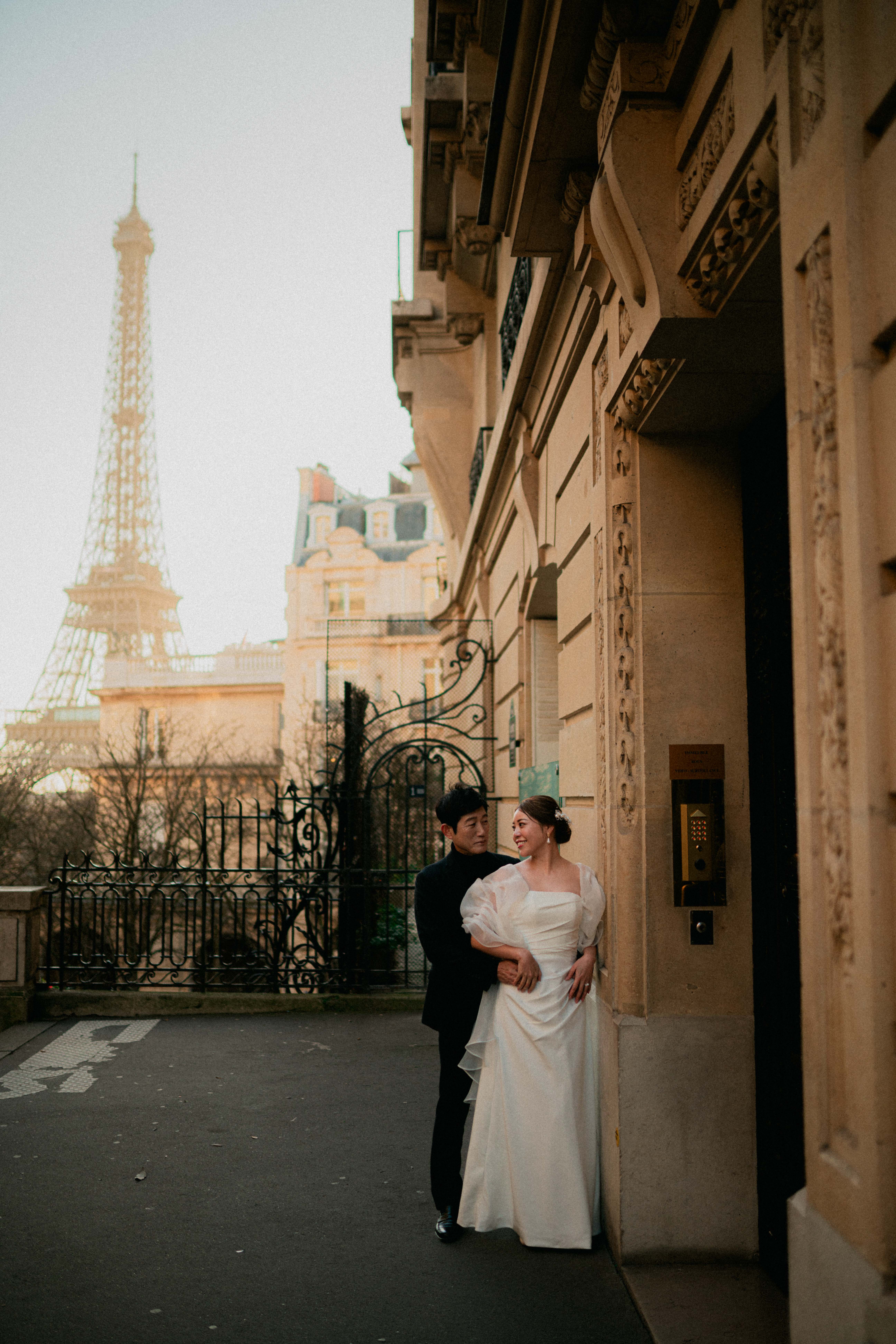 Paris Photographer - LeParisPro. Weddings, engagements, proposals, lifestyle and fashion photoshoots.
