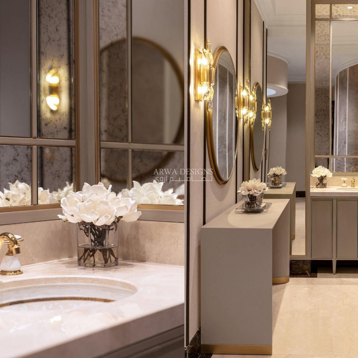 تفاصيل سطح مغسلة رخام فاخر مع خلاط مياه ذهبي كلاسيكي وتنسيق زهور الماغنوليا البيضاء وانعكاس مرآة أنتيك.