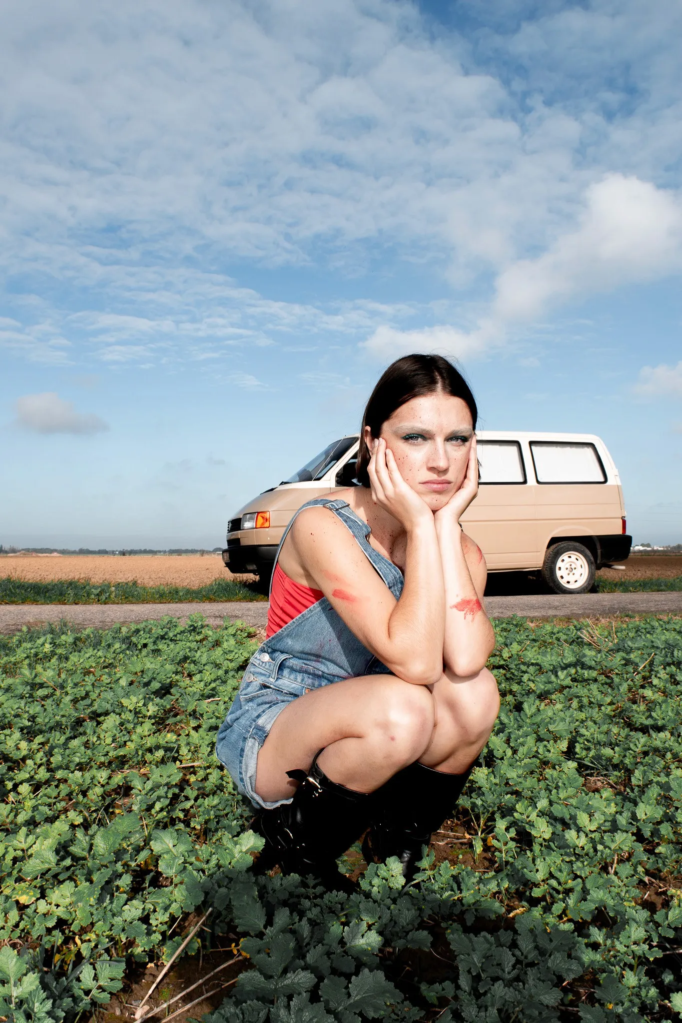 Photographie éditoriale de mode et storytelling lifestyle pour un shooting de marque.