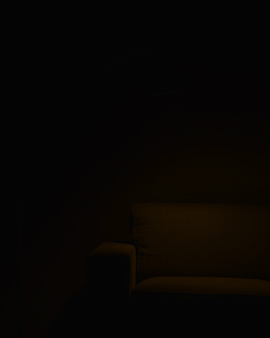 Concept visivo ADV con ambiente in penombra e luce minima