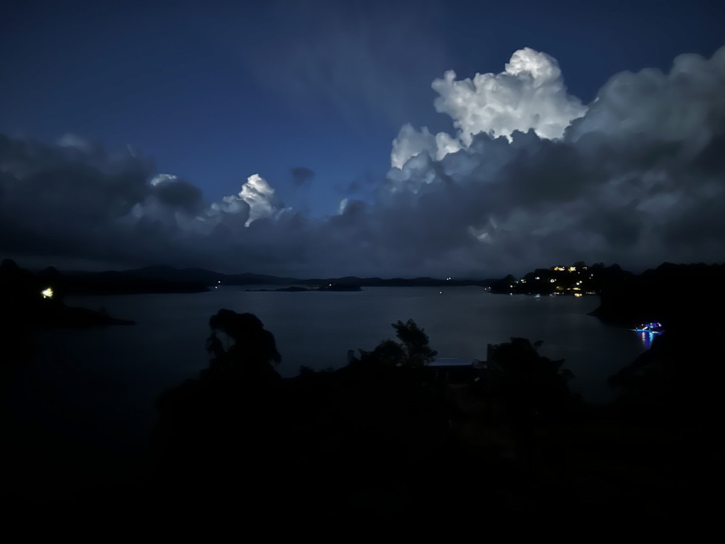 urbanimos con las unidades del proyecto yuniko cottage & lake