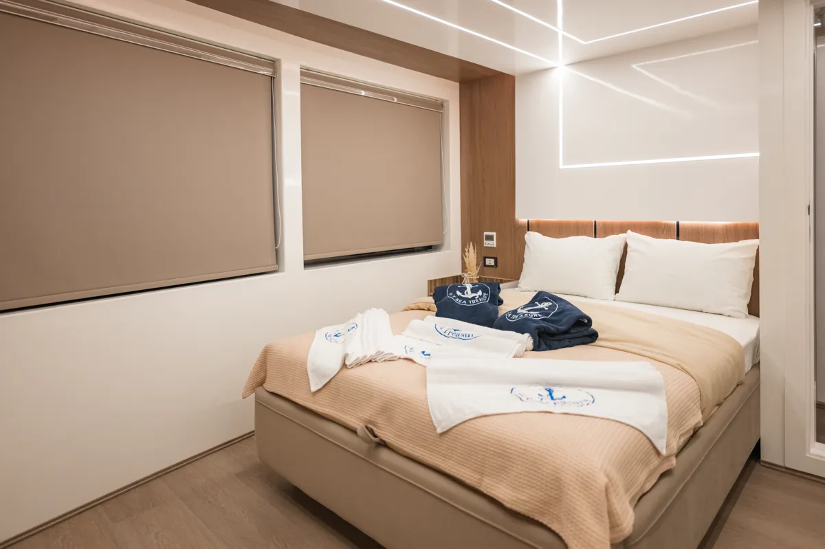 Master Suite with Double Bed on Sea Treasure