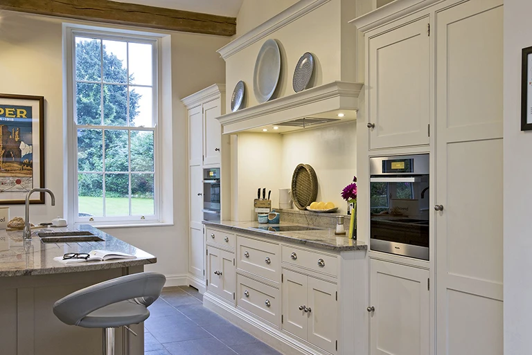 Hartingtons Heritage Tours hotel, Darley House, Brunch room with creme cupboards