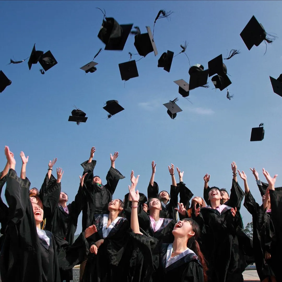 Comparaison entre séjour linguistique et année scolaire à l'étranger pour jeunes étudiants