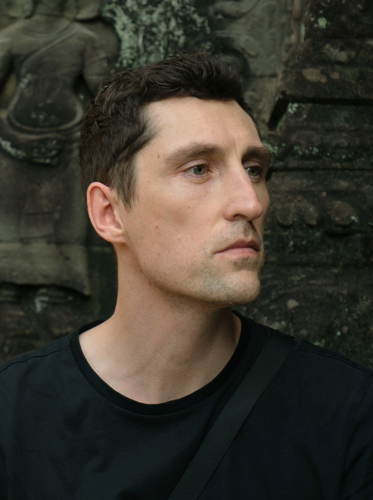 Concetrated triathlete grayscale