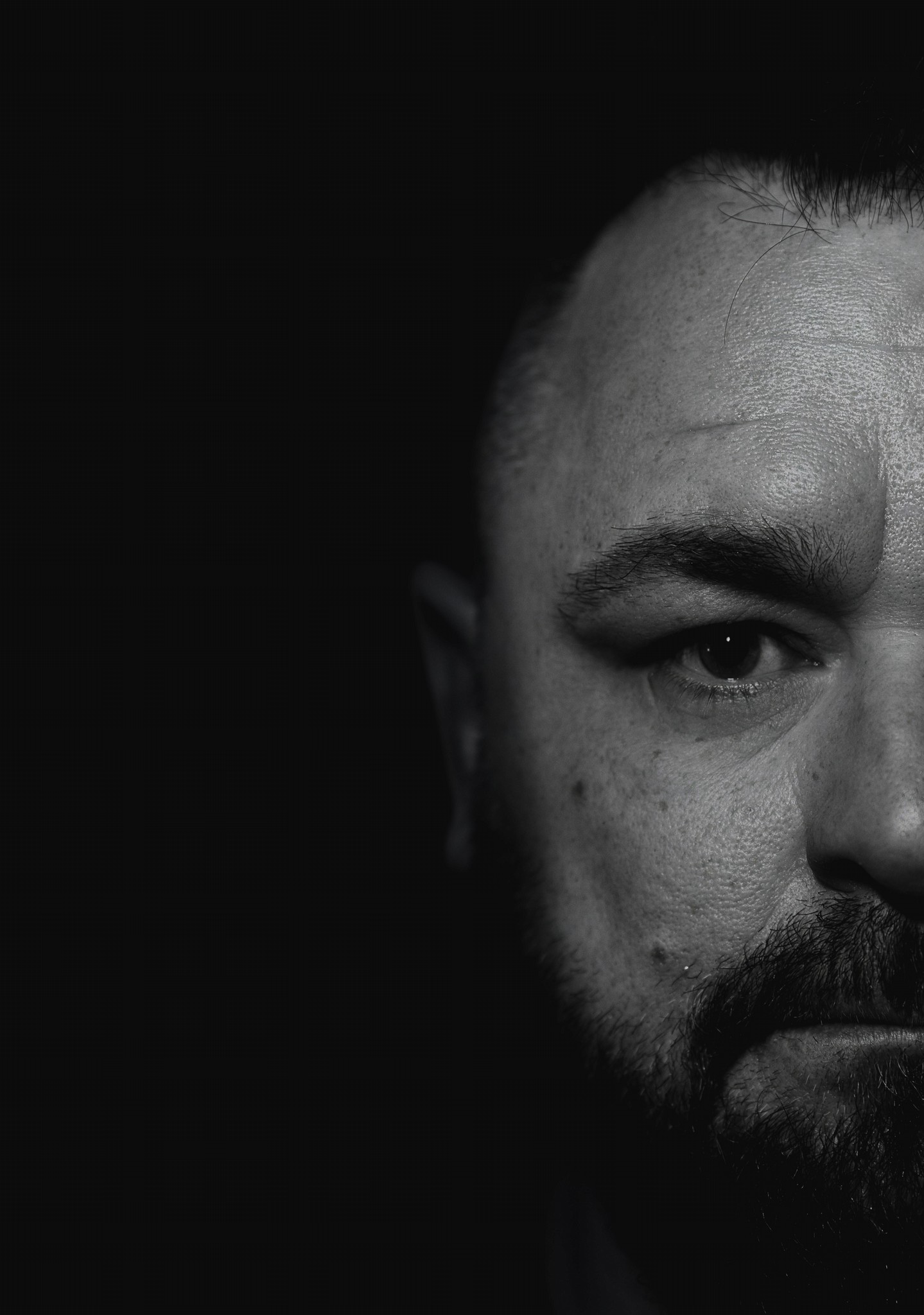 zdjęcie właściciela firmy wolf systems zajmującej się w dostarczaniu uslug dla firm produkcyjnych