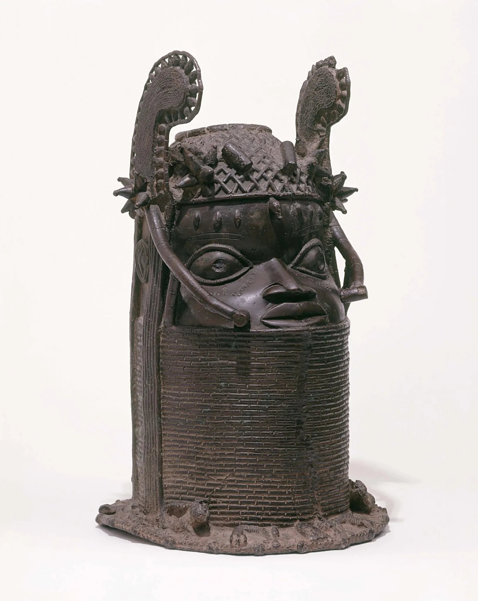 Commemorative Head of Oba Osemwende (Uhunmwu Elao), Kingdom of Benin, Nigeria, 19th century. Photo: by Rainer Wolfsberger, courtesy of Museum Rietberg.